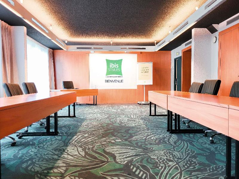 Ibis Styles Lille Neuville-en-Ferrain image