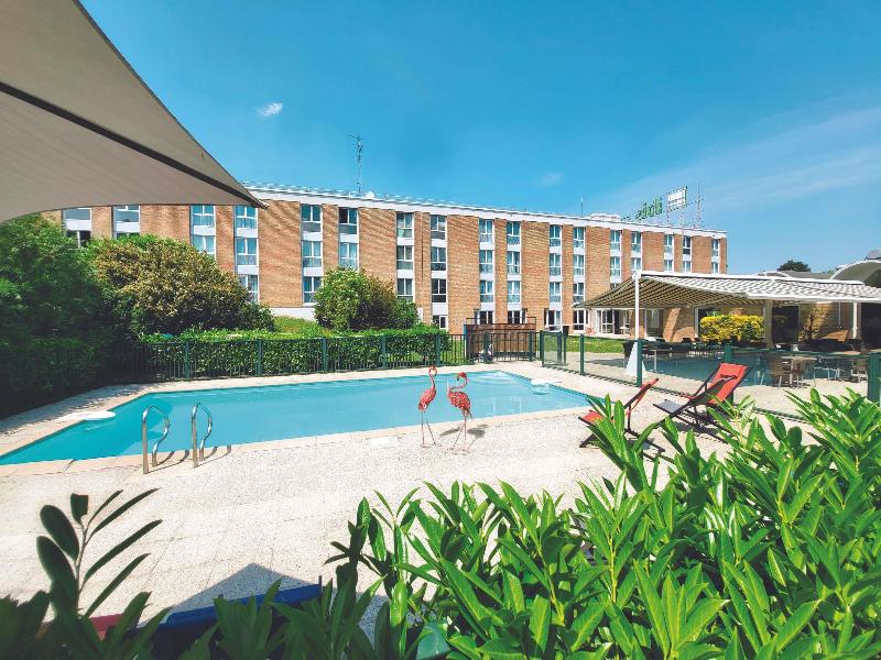 Ibis Styles Lille Neuville-en-Ferrain image