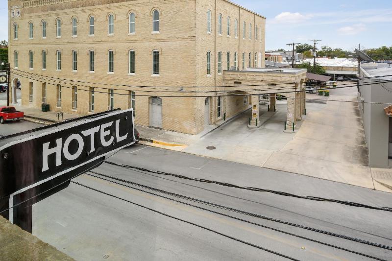 The Alcalde Hotel By Oyo — exterior view