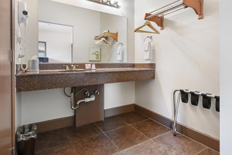 The Alcalde Hotel By Oyo – Gonzales, TX