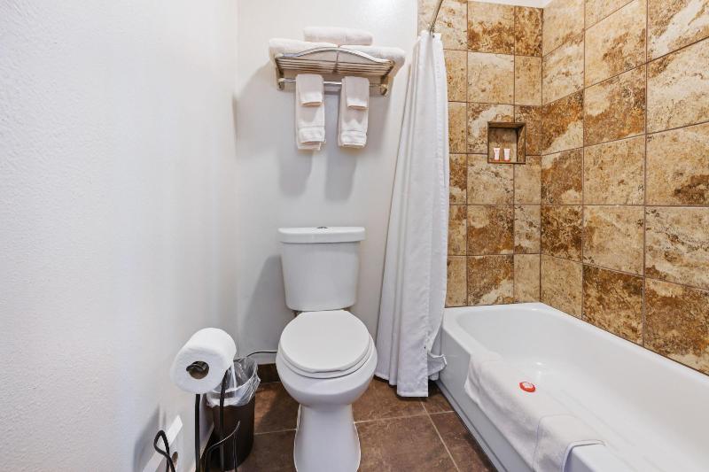 The Alcalde Hotel By Oyo – Gonzales, TX