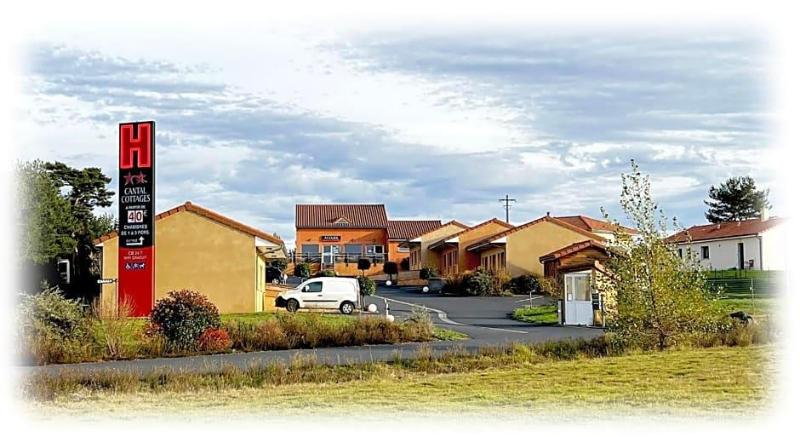 Hôtel Cantal Cottages image