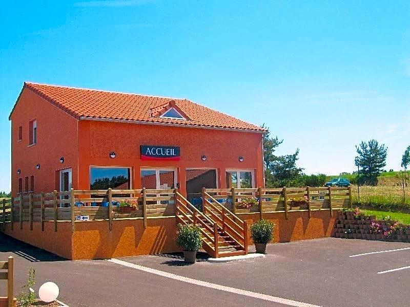 Hôtel Cantal Cottages image