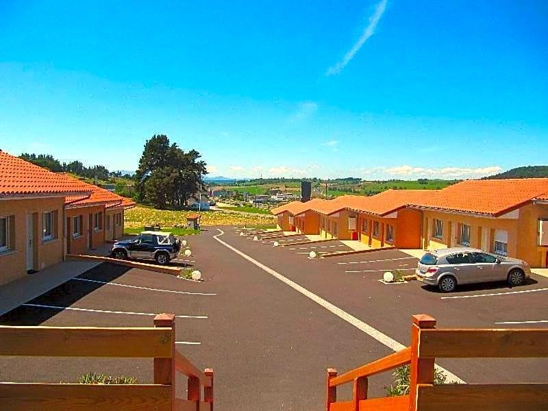 Hôtel Cantal Cottages image