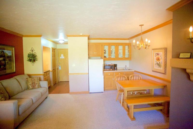Settlement Courtyard Inn & Lavender Spa image