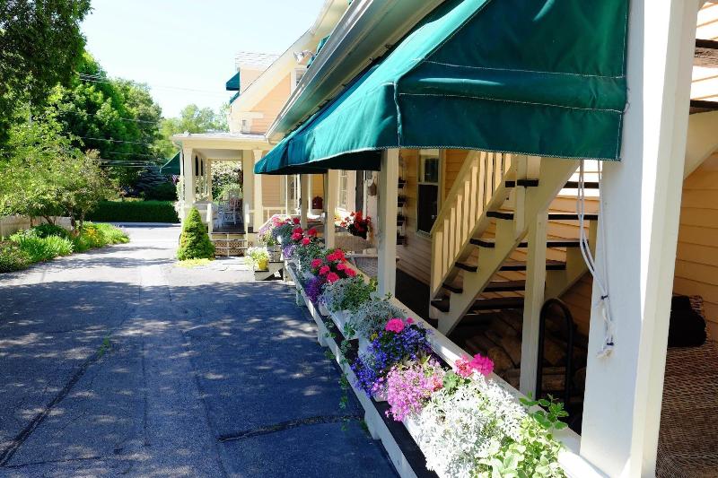 Addison Choate Inn image