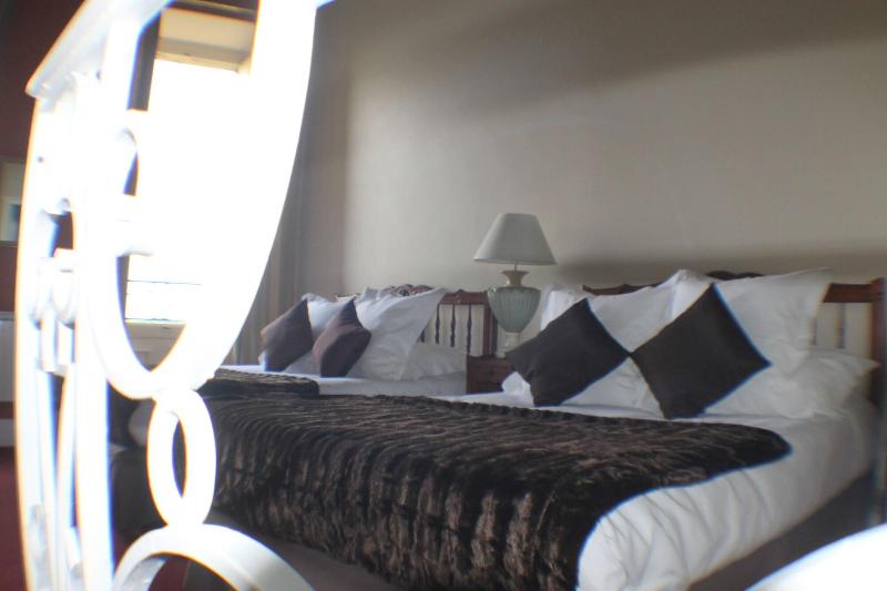 Hotel Raymond Vii image