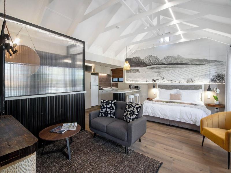 Hornbill House image