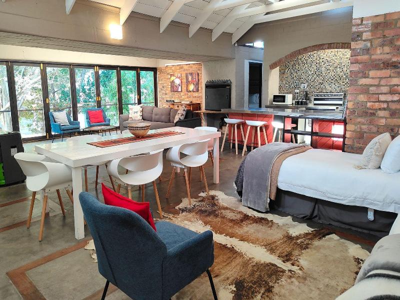 Hornbill House image