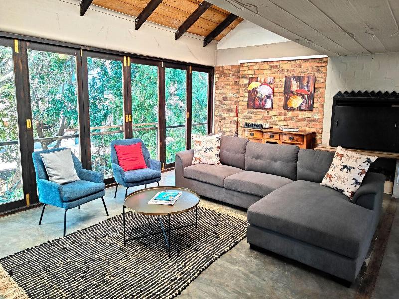 Hornbill House image