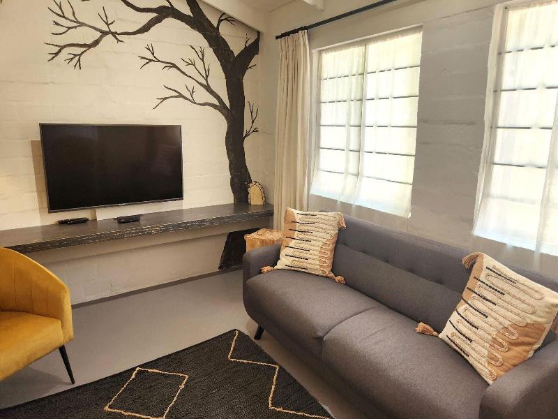 Hornbill House image