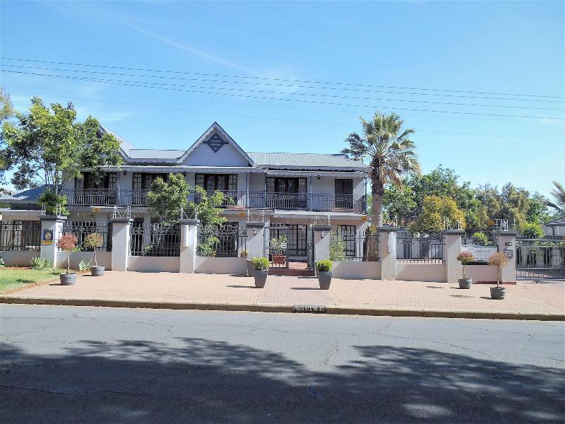 Oakwood Lodge image