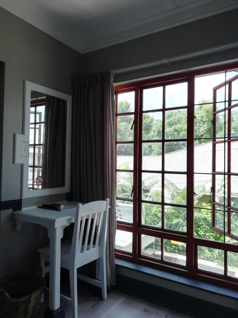 Oakwood Lodge image