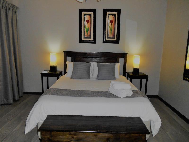 Oakwood Lodge image