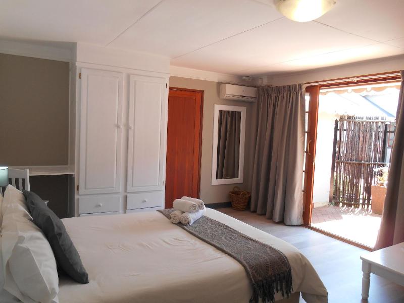 Oakwood Lodge image