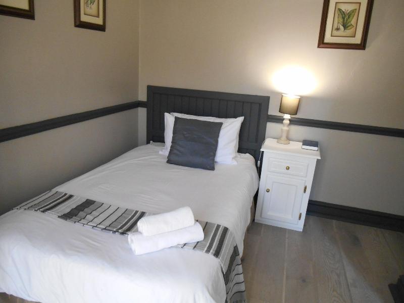 Oakwood Lodge image