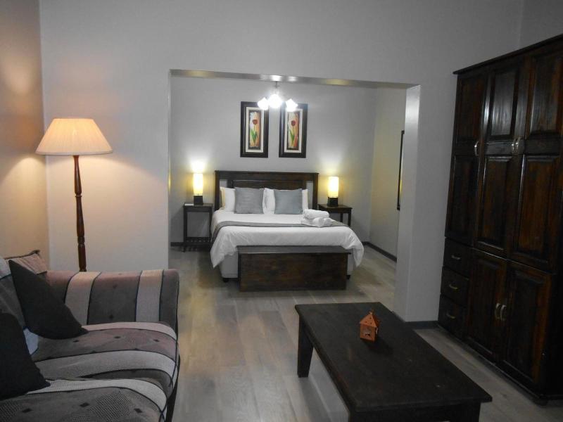 Oakwood Lodge image