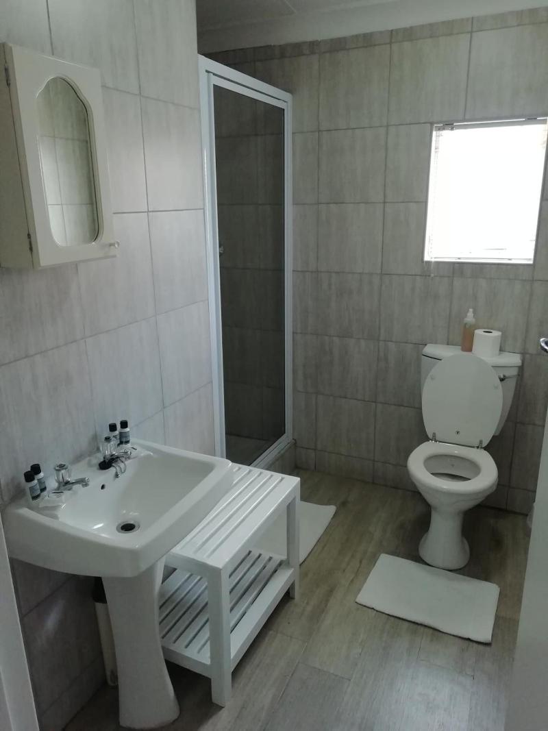 Oakwood Lodge image
