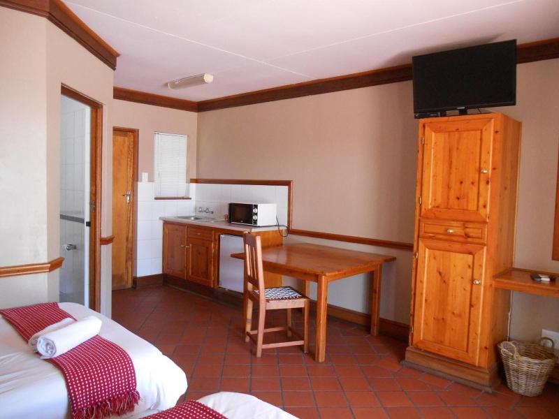 Oakwood Lodge image