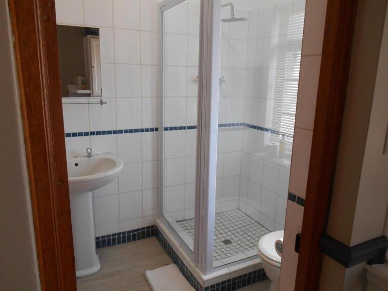 Oakwood Lodge image
