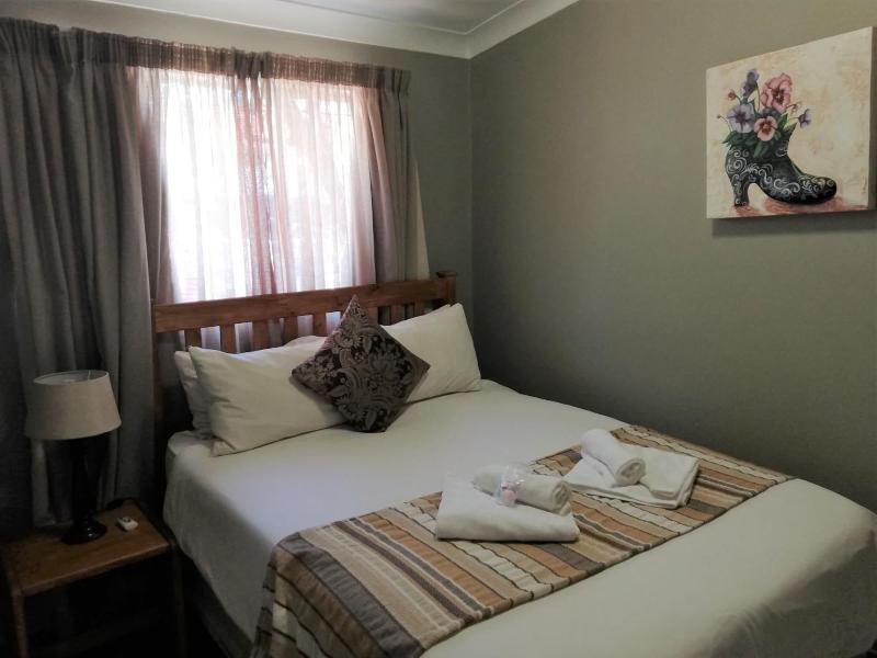 Oakwood Lodge image