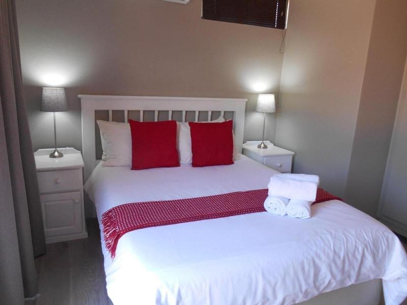 Oakwood Lodge image