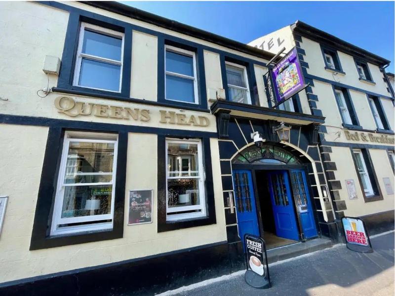 The Queens Head Hotel image