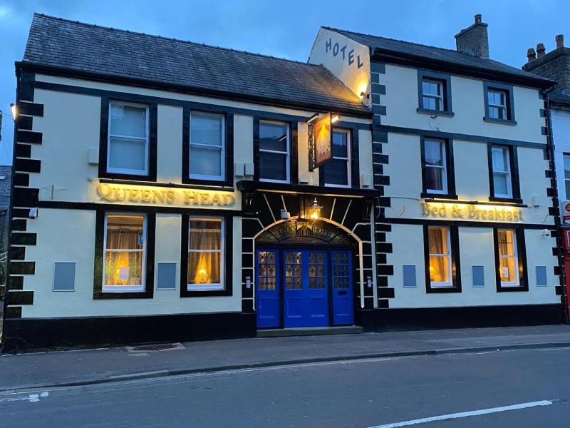 The Queens Head Hotel image