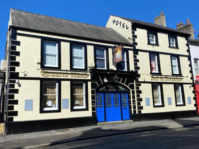 The Queens Head Hotel image