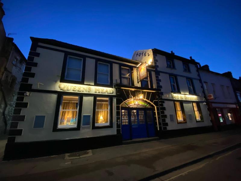 The Queens Head Hotel image