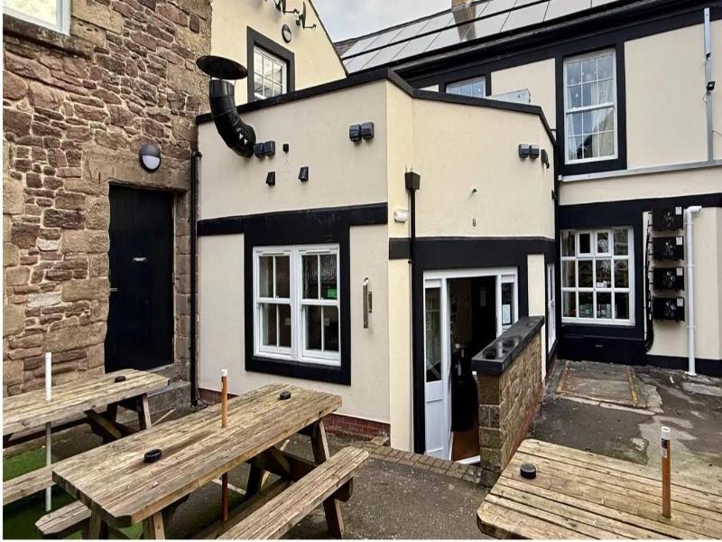 The Queens Head Hotel image