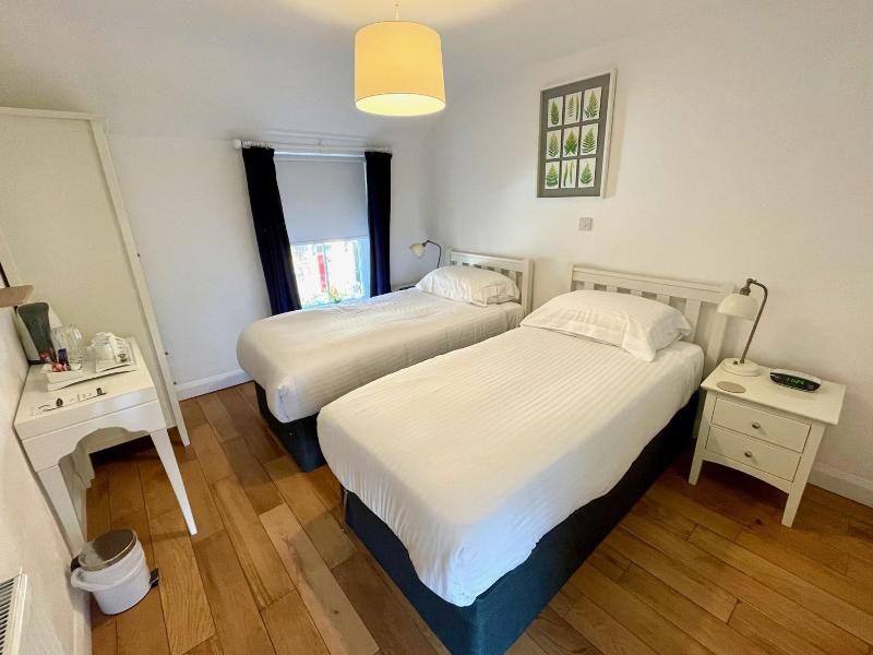 The Queens Head Hotel image