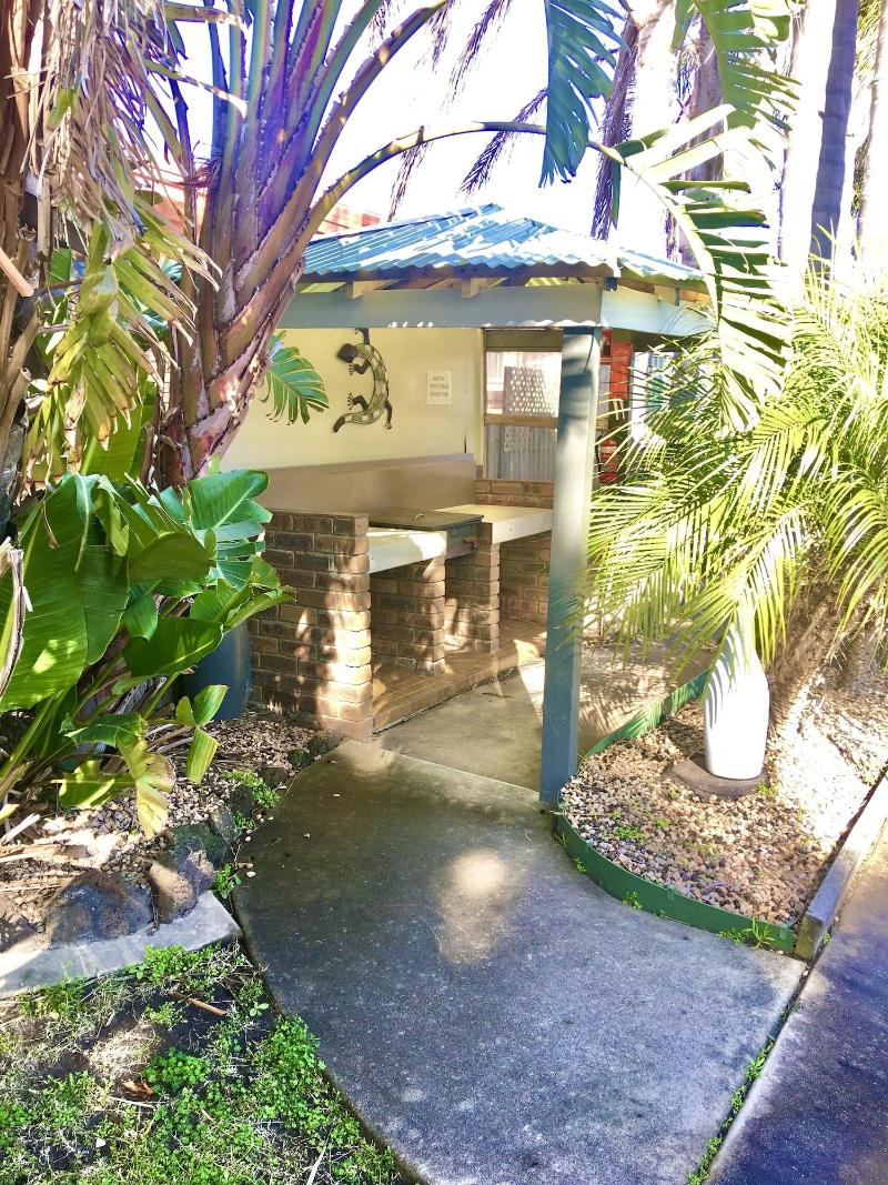 Sandbar Motel — general view