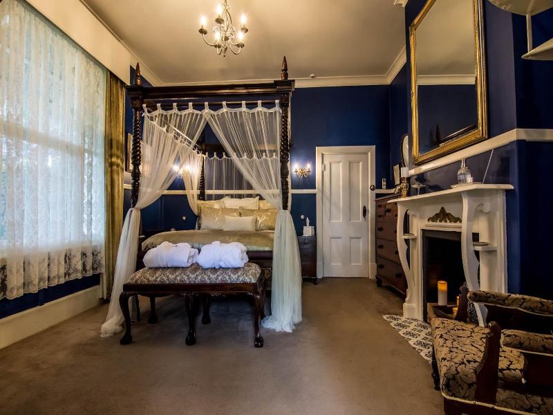 Heytesbury House image