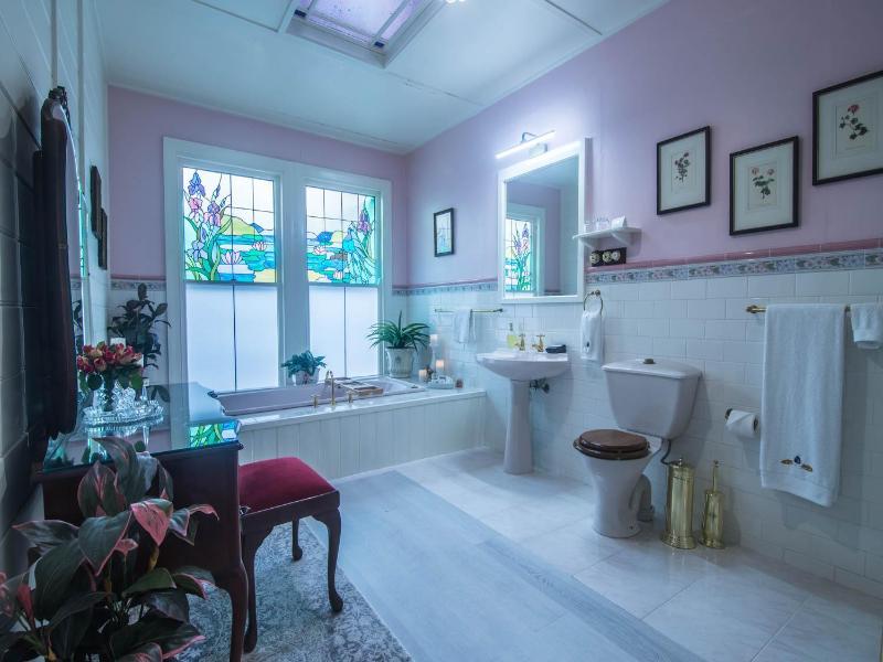 Heytesbury House image