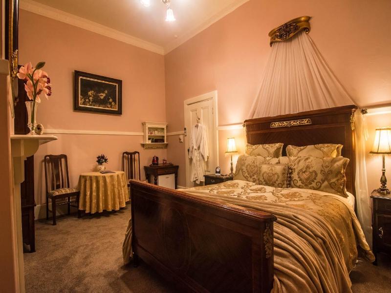 Heytesbury House image