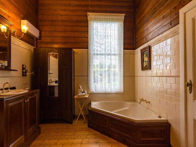 Heytesbury House image