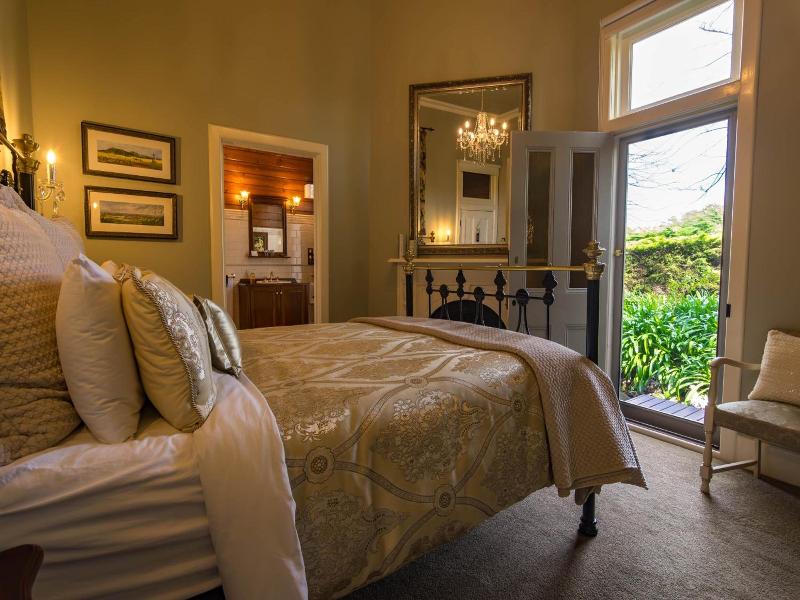 Heytesbury House image