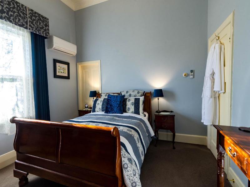 Heytesbury House image