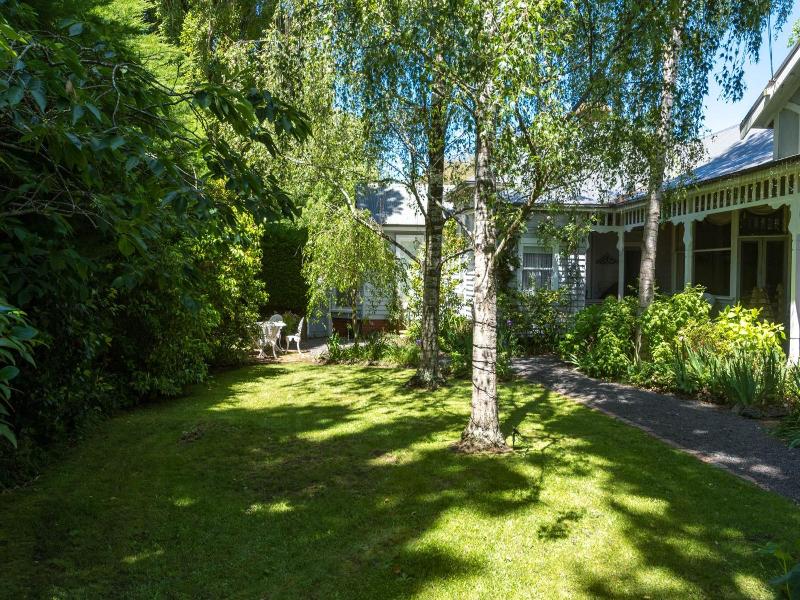 Heytesbury House image