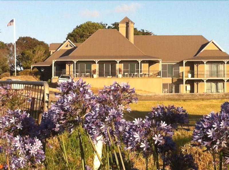 Swan Lake Guest House image