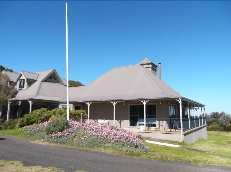 Swan Lake Guest House image