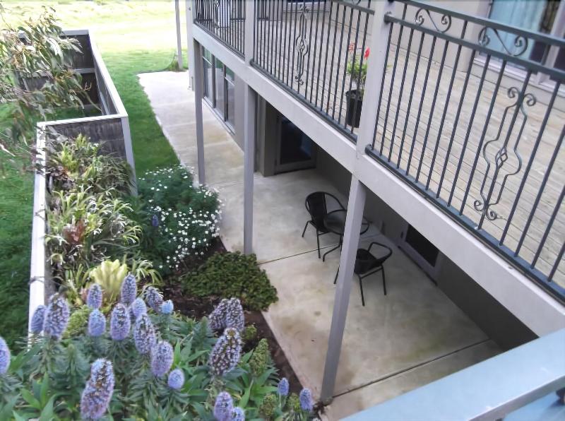 Swan Lake Guest House image