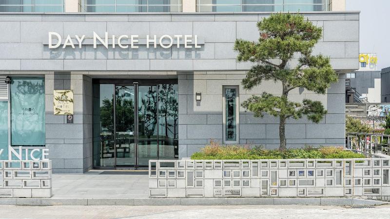 Day Nice Hotel image