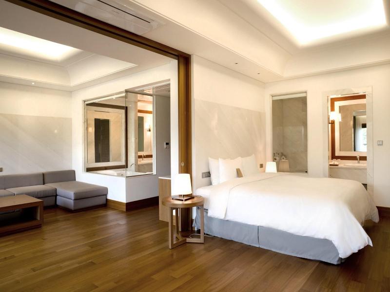 Pine Grove Hotel image