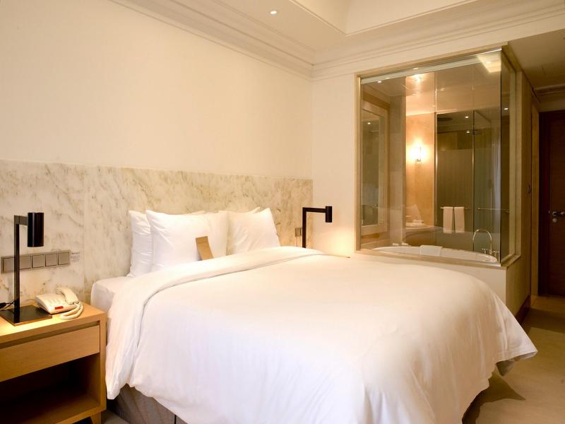 Pine Grove Hotel image