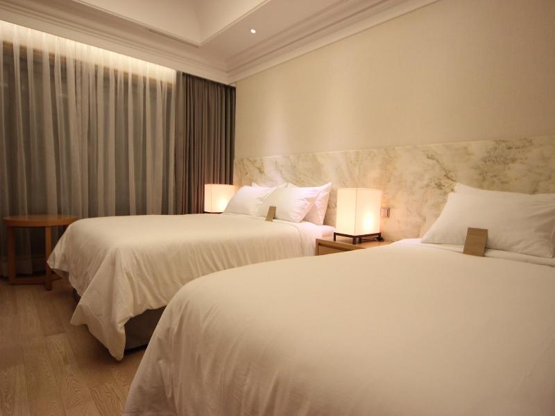 Pine Grove Hotel image