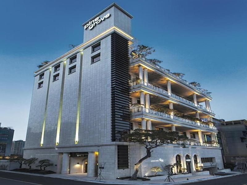 Pine Grove Hotel image