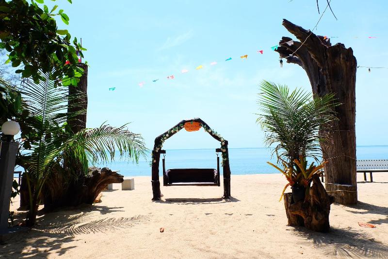Tharadol Beach Resort image