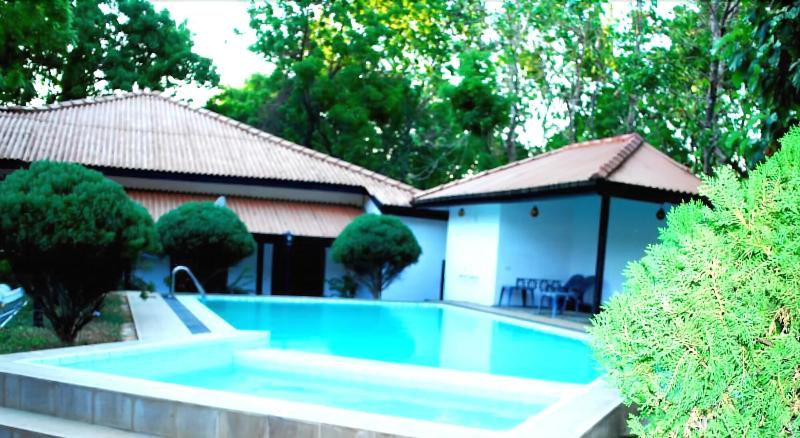 Jayasinghe Holiday Resort